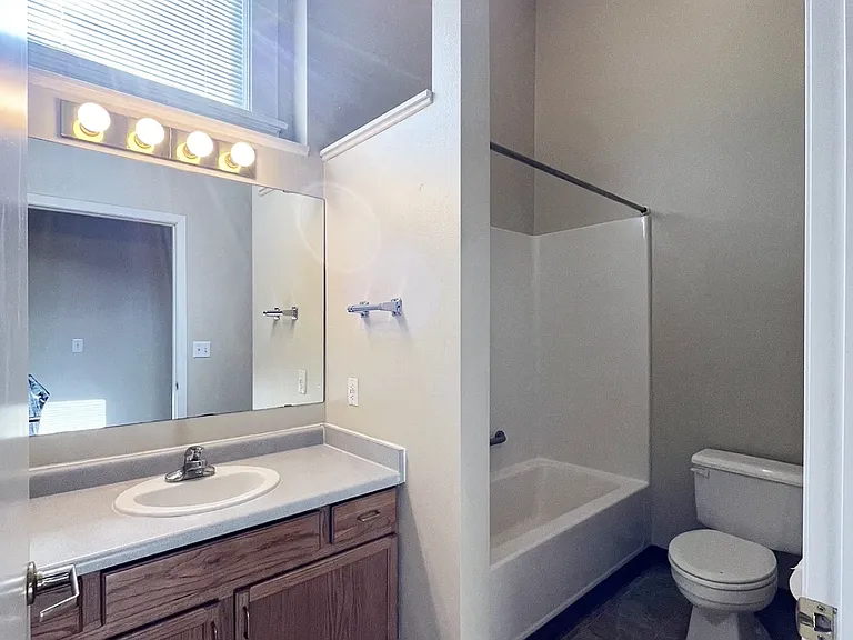 Stonehouse Apartments — Photo 17
