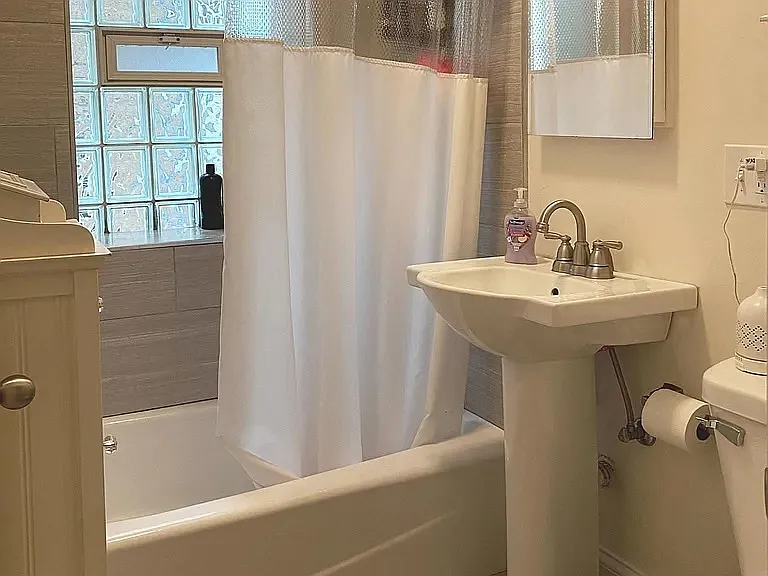5354 W Byron St #1 — Photo 9