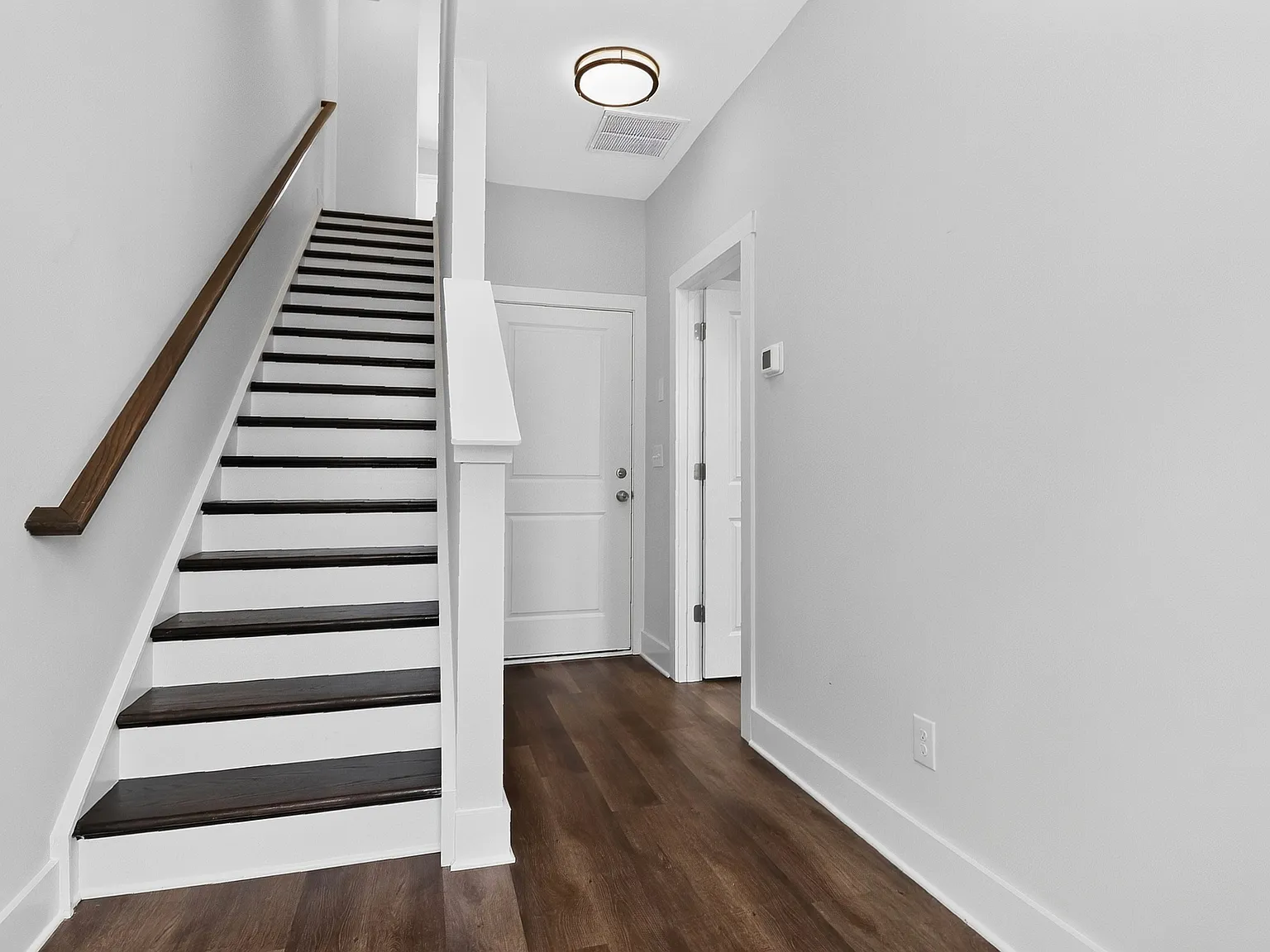 4 bed, 3.5 bath, 1984 sqft, $2,700 — Photo 3