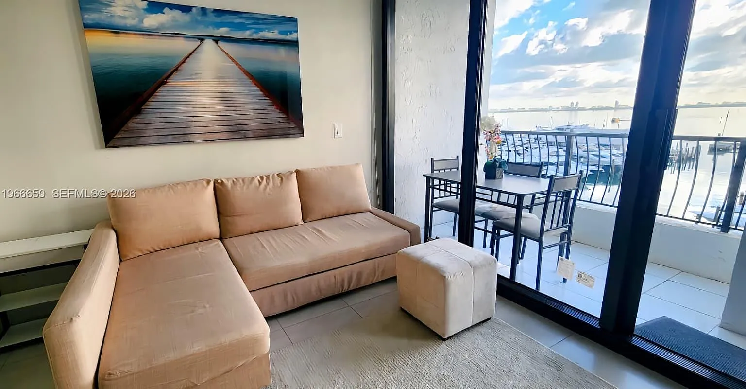 Venetia Condo — Photo 3