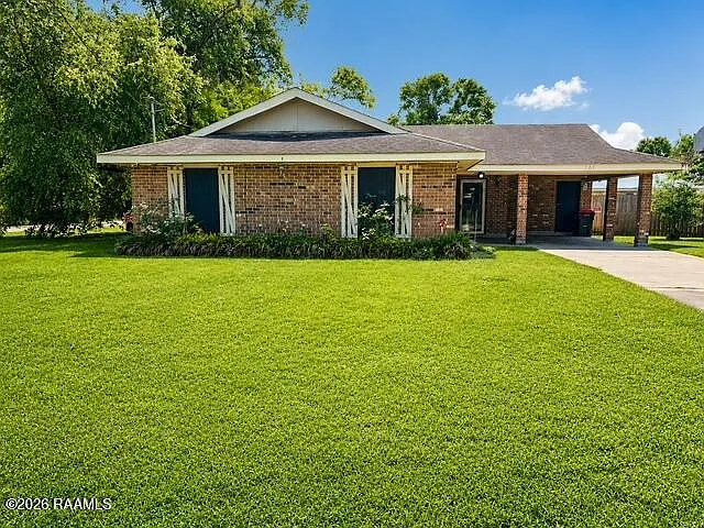 101 Burrow Dr — Photo 1