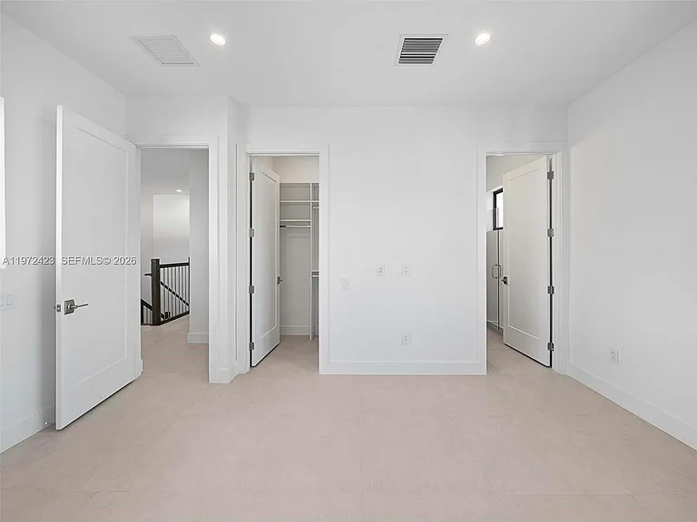 5718 Ashwood Cir W — Photo 85