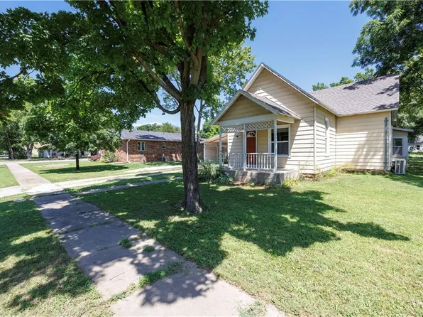 330 N 13th St, Fredonia, KS 66736