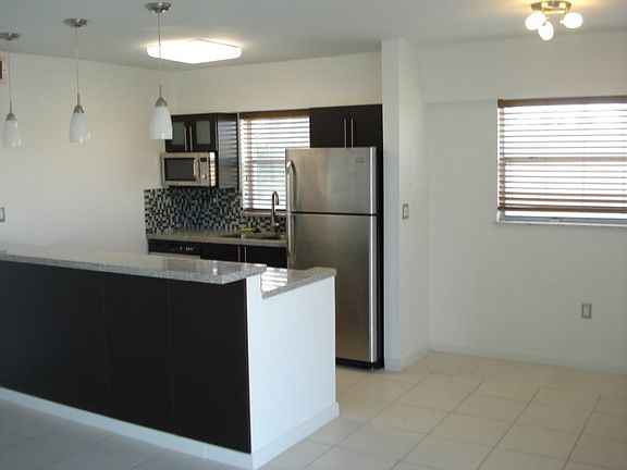 5th image of 16508 NE 26th Ave APT 401