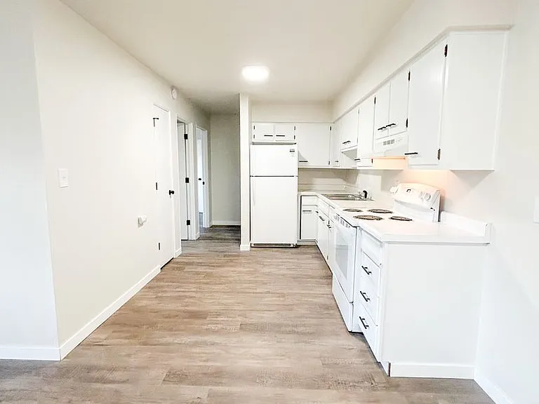 141 Bader St — Photo 2