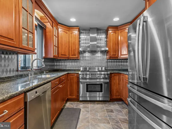 9029 Eastview Rd, Philadelphia, PA 19152