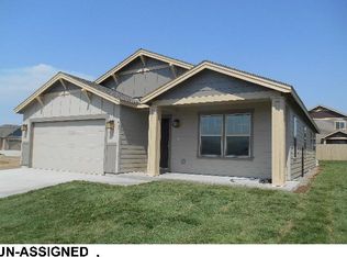 906 Cascade Ave, Moxee, WA 98936