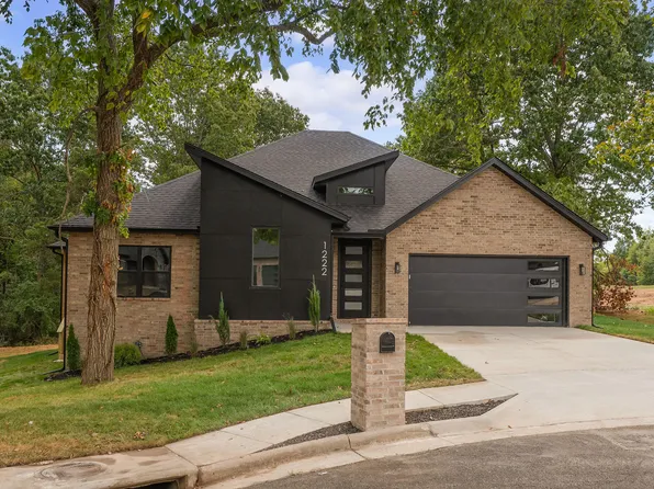 1222 W Rainey Street, Ozark, MO 65721