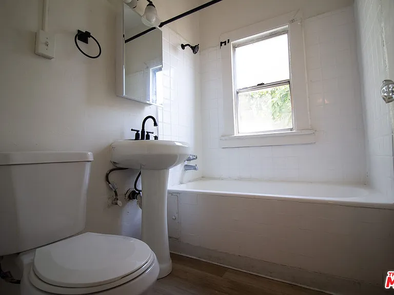 1316 N Mariposa Ave #208 — Photo 6