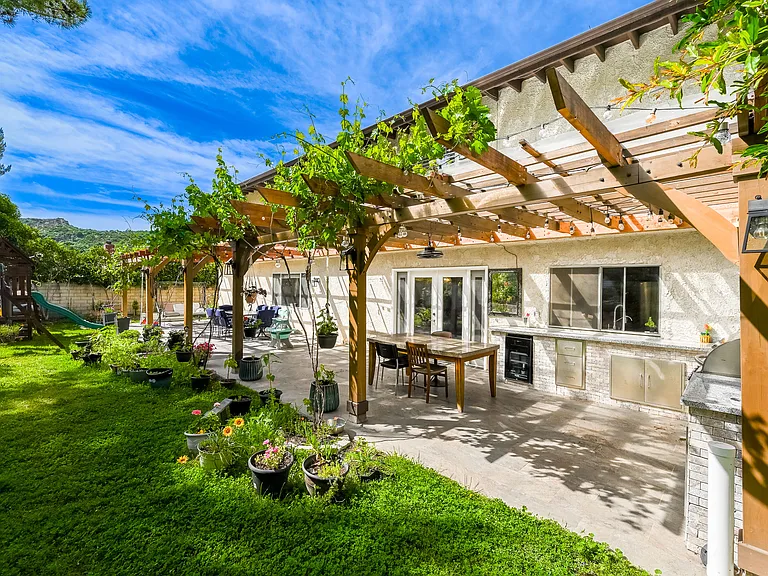 24668 Ebelden Ave — Photo 47