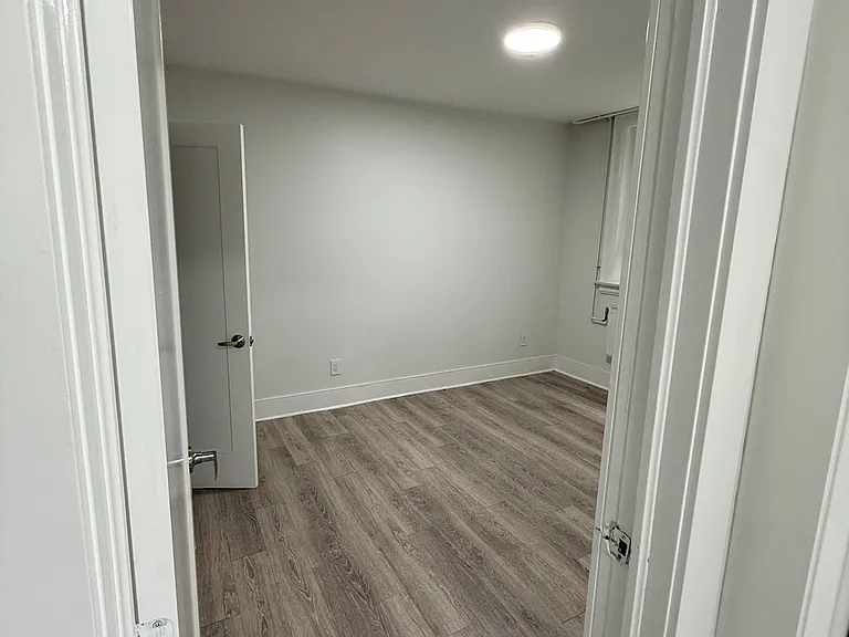 915 Saint Clair Ave W #2 — Photo 5