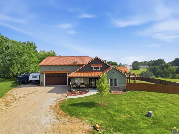9611 Valley View Dr, Ozawkie, KS 66070