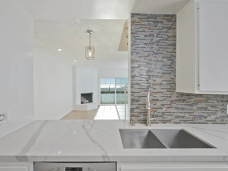 3407 Ocean Front Walk #B — Photo 9