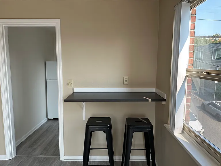 514 E Roy St #202 — Photo 6