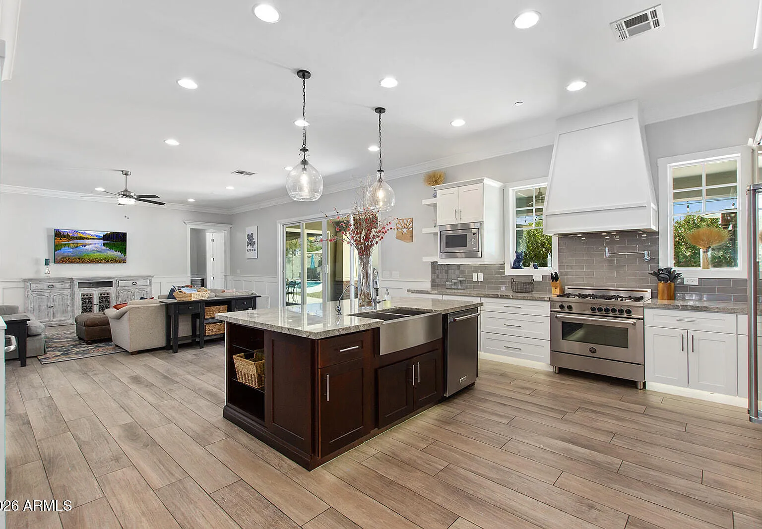 5 bed, 3.5 bath, 3118 sqft, $10,000 — Photo 4
