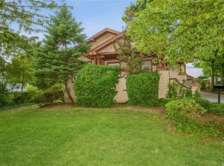 64 E 13th St, Huntington Station, NY 11746