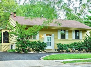 21 Schoenbeck Rd, Wheeling, IL 60090