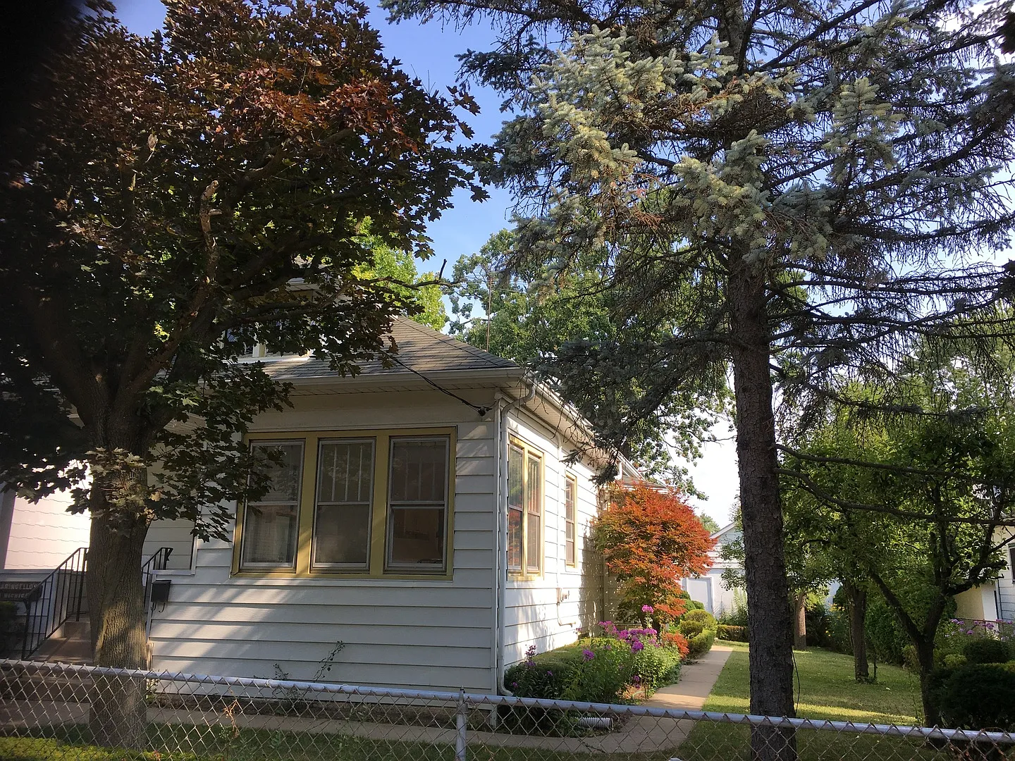 555 Michigan Ave photo 1
