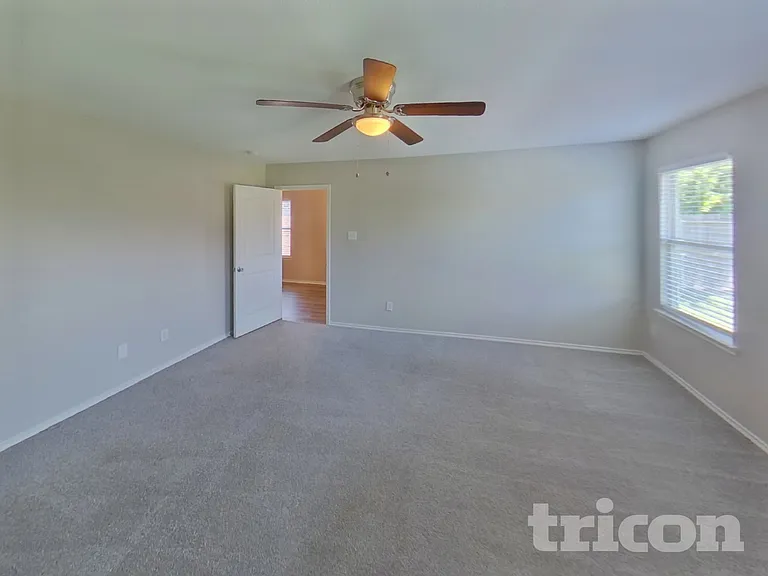 1062 Churchill Dr — Photo 10