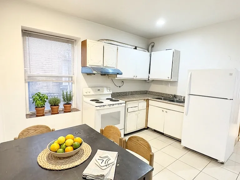 125 Stratford Ave #2 — Photo 2