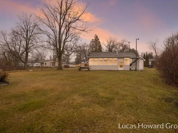9398 Lost Trail Dr, Delton, MI 49046