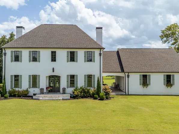 265 John C Breckenridge Cv, Adamsville, TN 38310