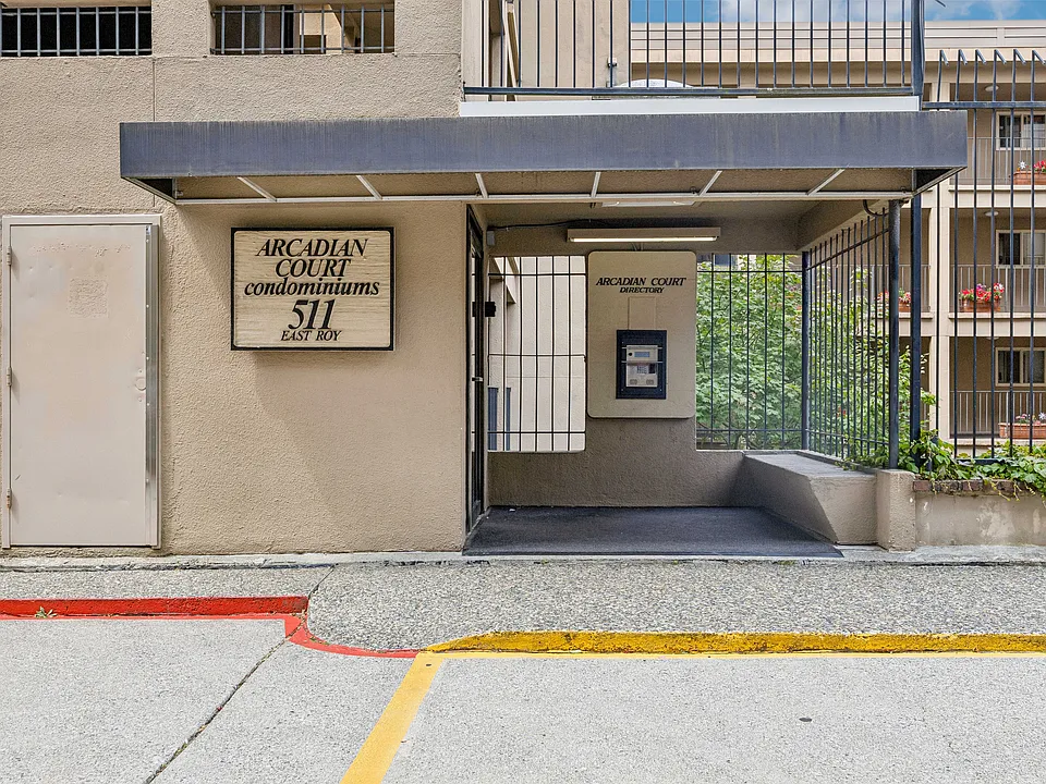 511 E Roy St #213