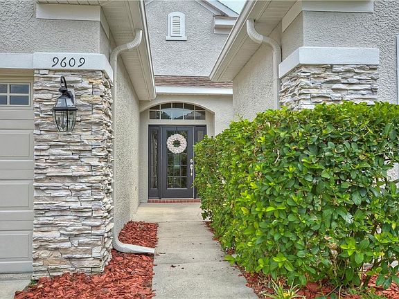 3rd image of 9609 Greenpointe Dr