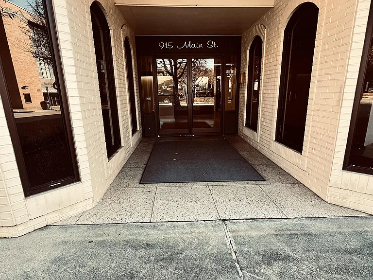 915 Main St #302 — Photo 8