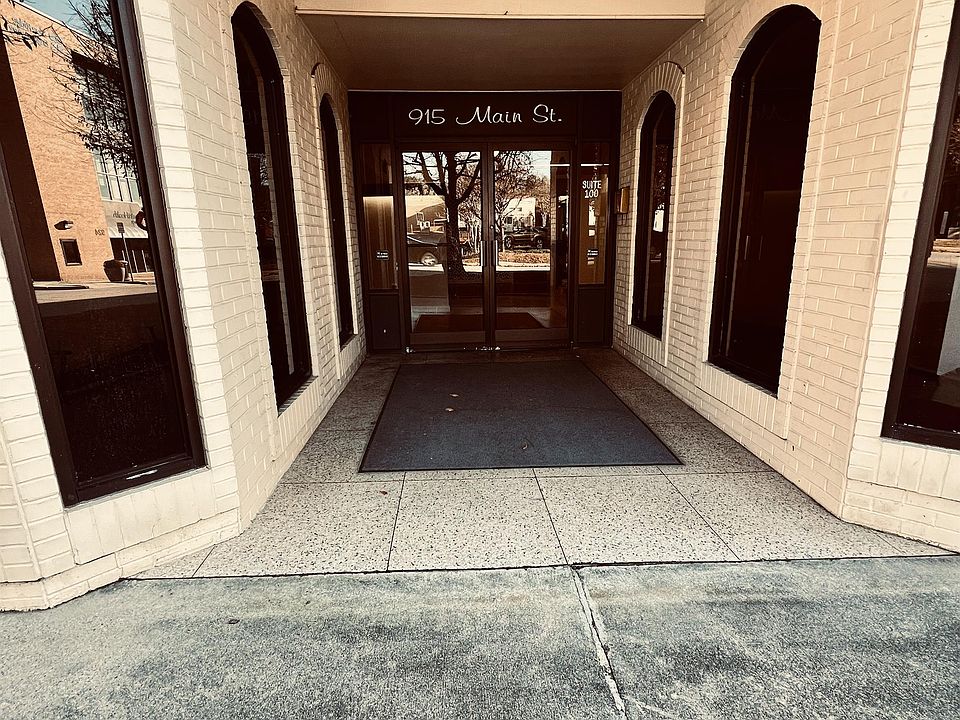 2nd image of 915 Main St #203