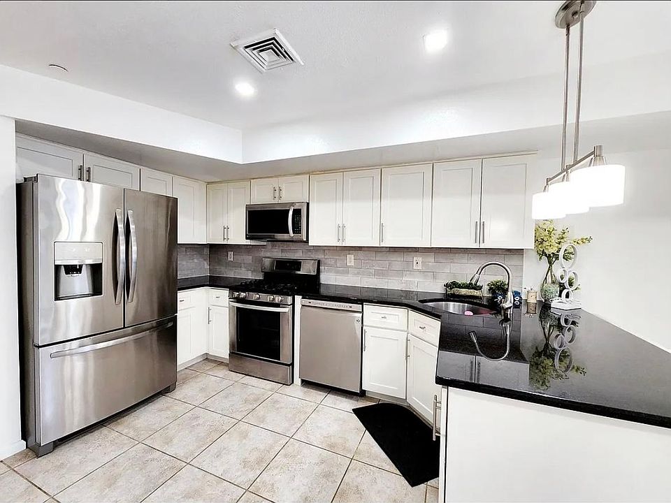 1st image of 25 Tessa Ct #4