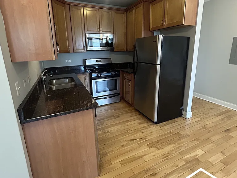 4542 W George St #2 — Photo 2