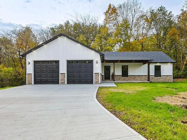 4716 NE Amazonia Rd, Saint Joseph, MO 64505