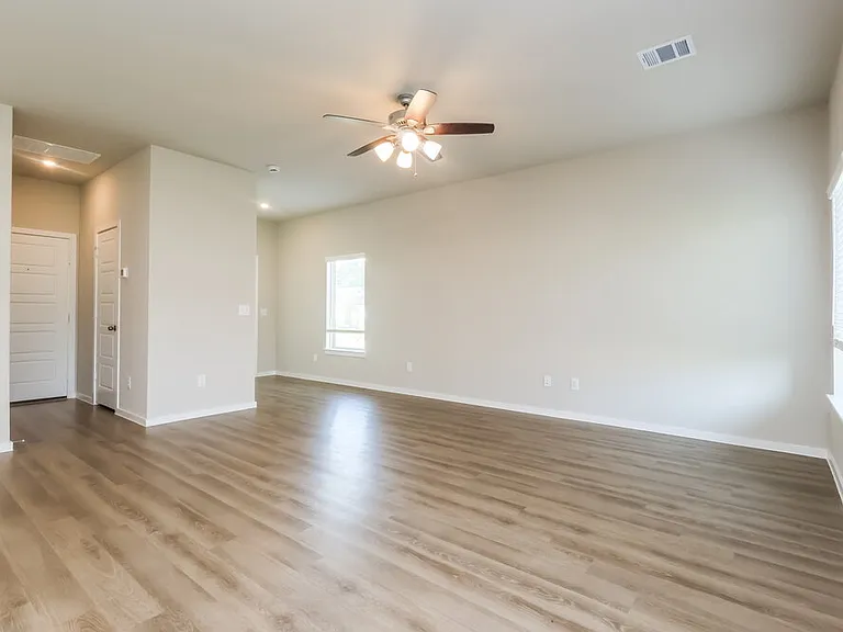 624 Levine Ct — Photo 6