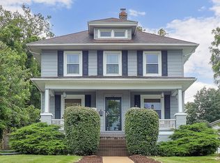 32 E Division St, Lemont, IL 60439