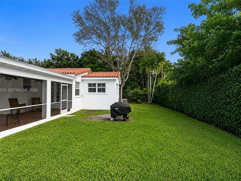 5760 SW 51st St — Photo 4