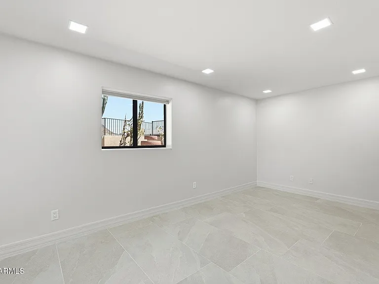 2221 E Vista Ave — Photo 23