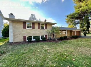 605 Sunset Dr, Naperville, IL 60540