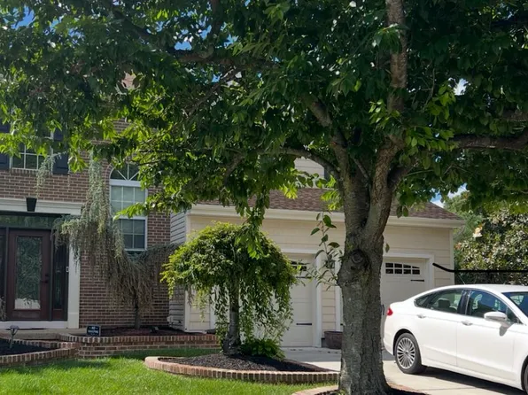 5 Olympia Ln, Sicklerville, NJ 08081