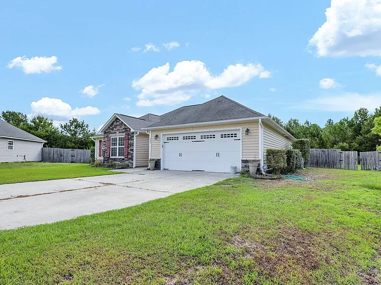 202 Marsh Haven Dr — Photo 2