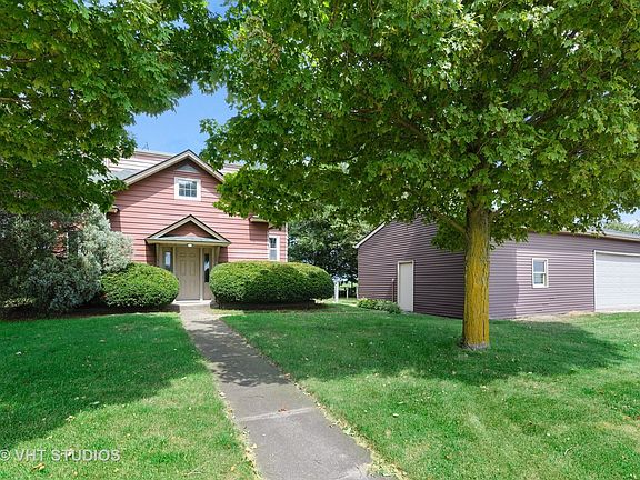 Here you can see the house and the 4 car garage. The property is 3/4 of an Acre +/-.  Beautiful view