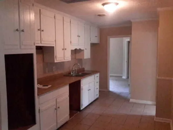 233 Clubview Dr, Prattville, AL 36067