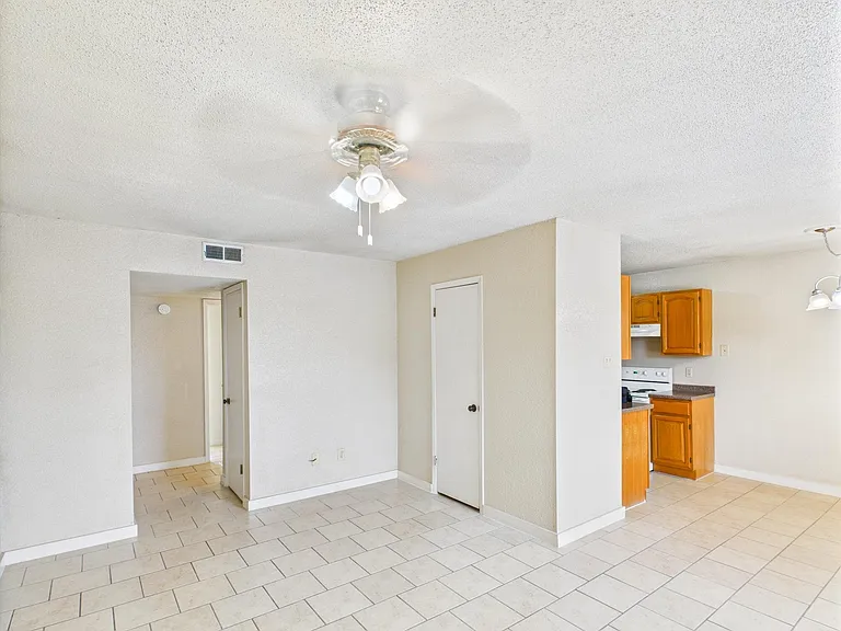 1505 Oakdale Cir — Photo 3
