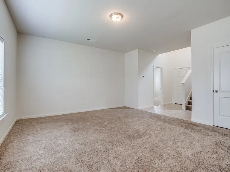 1622 White Mountain Way — Photo 5