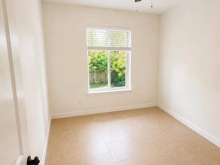 5110 Village Grn — Photo 15