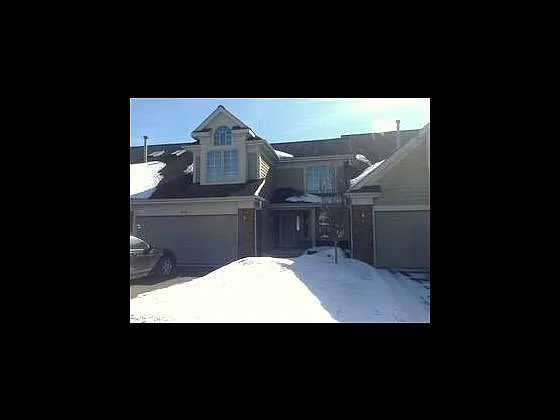 916 Fountain View Dr photo 1