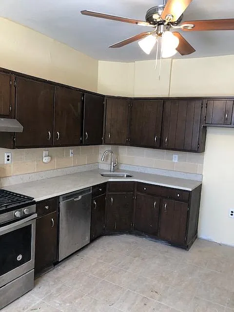 3 bed, 1.5 bath, 1647 sqft, $2,300 — Photo 3