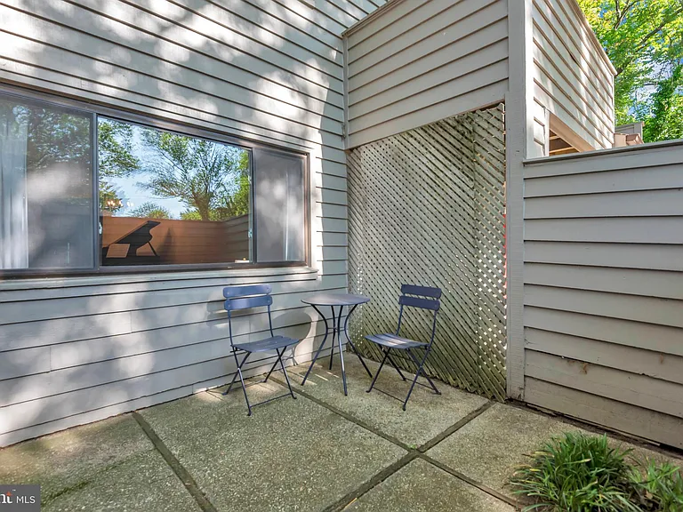 1052 Cedar Ridge Ct — Photo 28