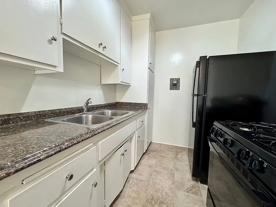 1724 Colby Ave #9