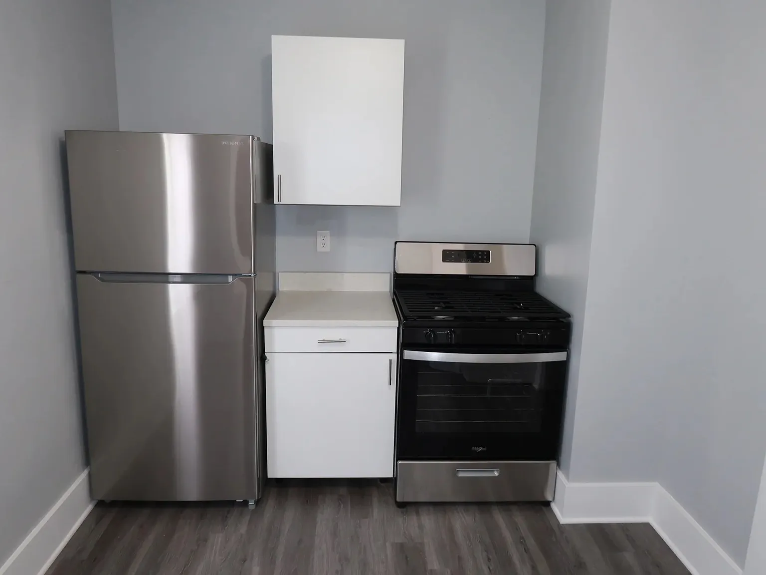 2 bed, 1000 sqft, $1,300 — Photo 2